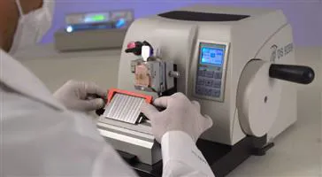 خدمات رسانی دستگاه میکروتوم مرکز تحقیقات کاربردی- دارویی